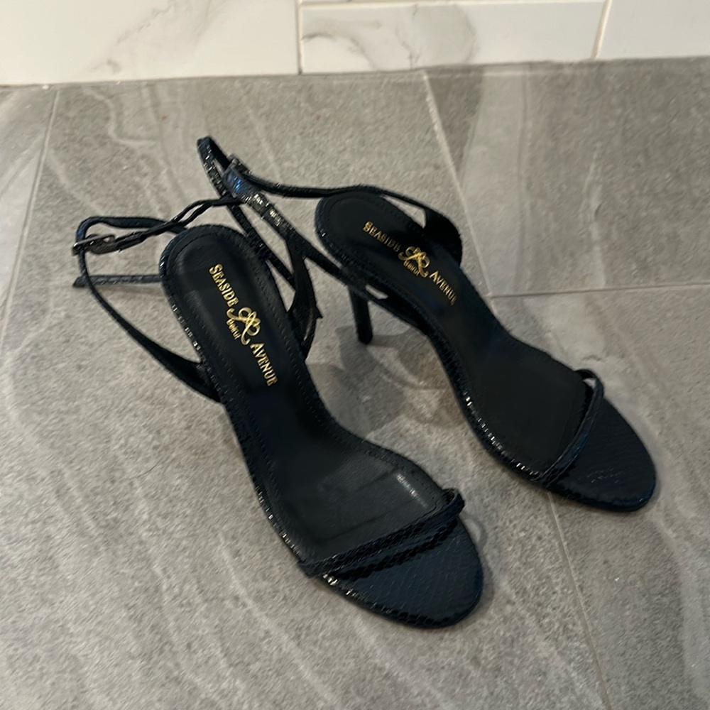 Seaside Avenue black heels size 5.5